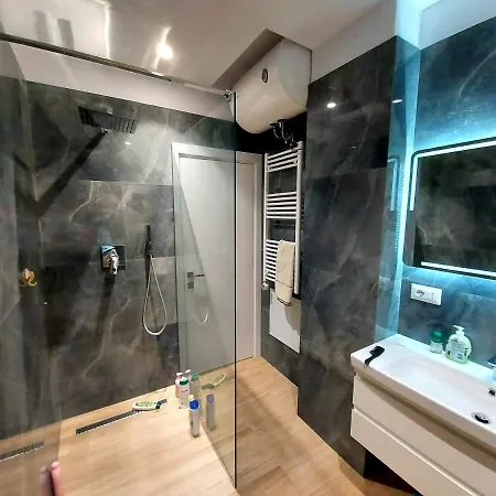 Daire Luxurious Double Bedroom Tiran